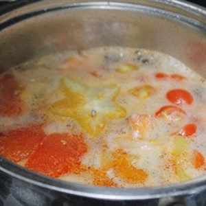 Canh chua tôm nấu khế