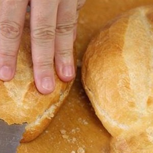 Bánh mì kẹp thịt xông khói
