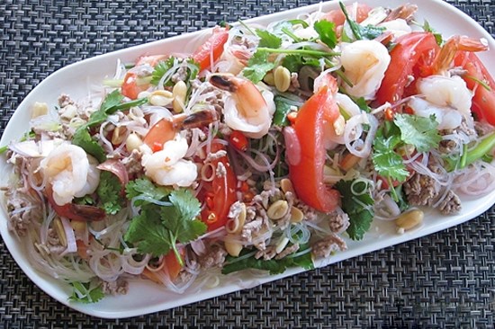 Cách làm miến trộn kiểu salad Thái  