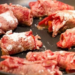 Thịt bò cuộn cà rốt