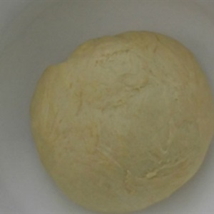 Bánh mì ốc quế nhân kem trứng