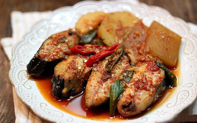 Cách làm cá kho củ cải kiểu Hàn  