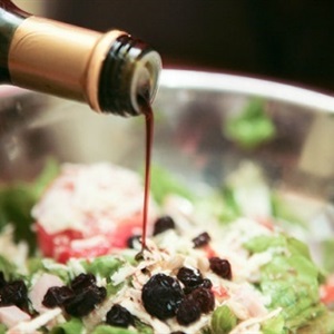 Salad trộn rượu vang