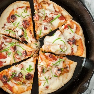 Làm pizza không cần lò nướng
