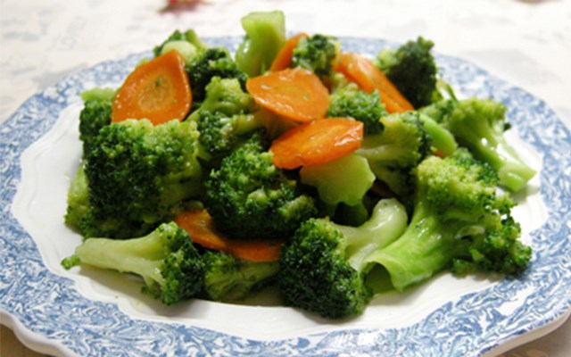 Cách làm bông cải xanh xào tỏi  