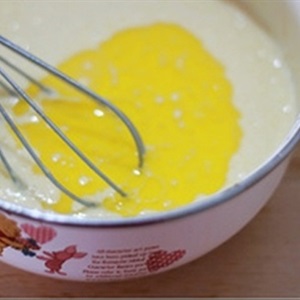 Bánh kem trứng cuộn dâu tây