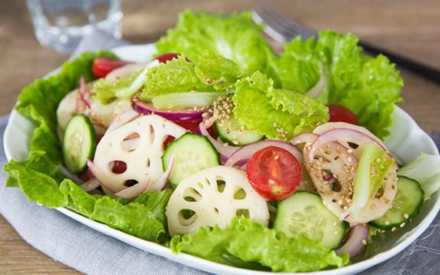 Cách làm salad củ sen  