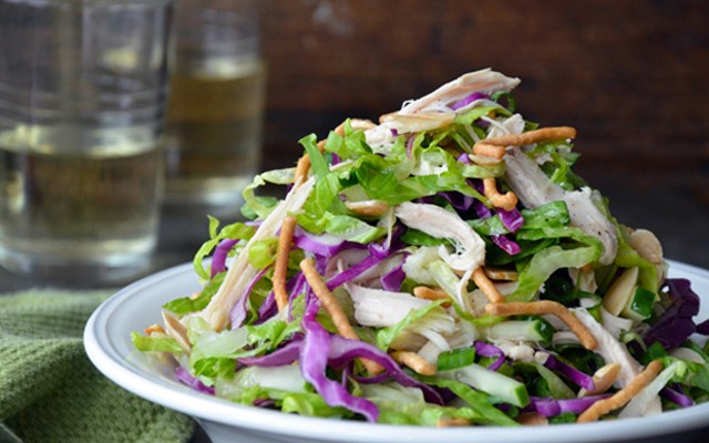 Cách làm salad dưa leo trộn thịt gà  