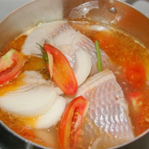 Canh cá diêu hồng nấu ngót