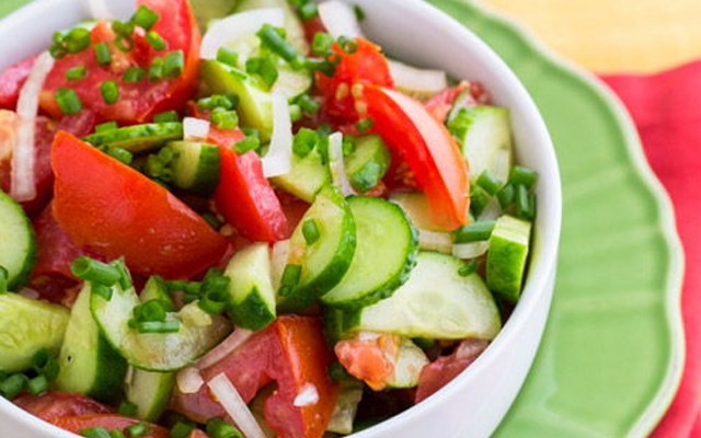 Cách làm salad dưa leo cà chua  
