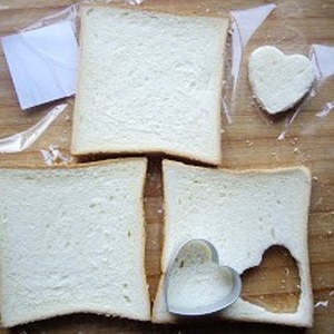 Bánh mì bơ hạnh nhân