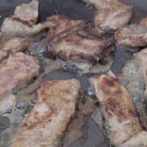 Thịt bò ướp lê áp chảo