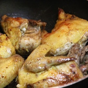 Thịt gà nấu lagu