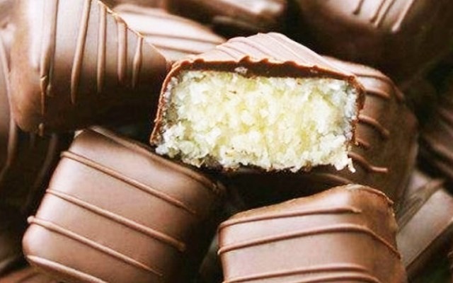 Cách làm kẹo dừa bọc chocolate  