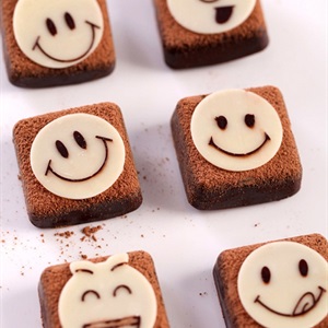 Bánh chocolate hình mặt cười