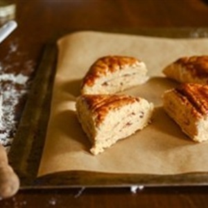 Bánh scones cuộn hương quế