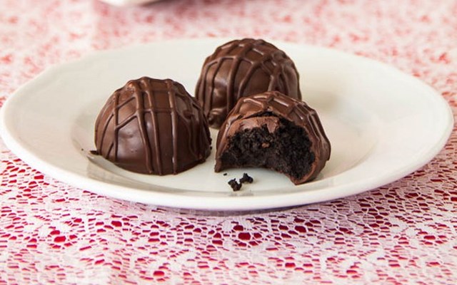 Cách làm chocolate truffle nhân oreo  