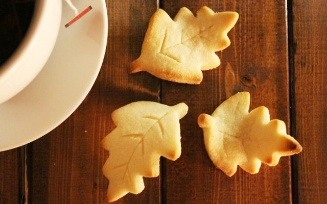 Cách làm bánh quy hình chiếc lá  