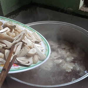 Bánh canh thịt nấm