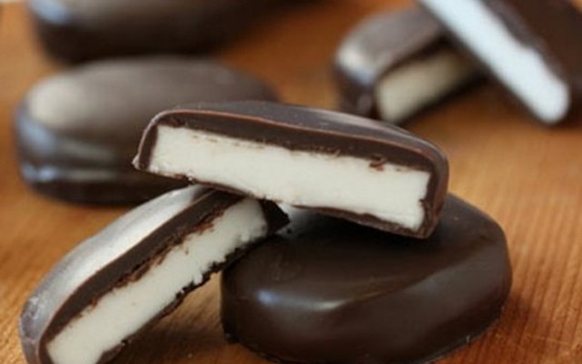 Cách làm kẹo bạc hà phủ chocolate  