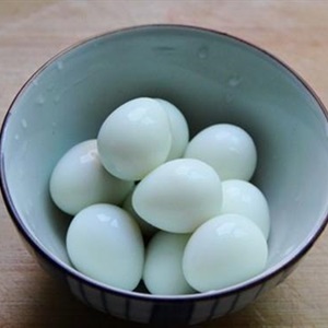 Bông hẹ xào tôm khô trứng cút