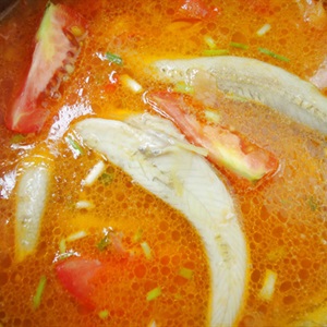 Canh cá khoai nấu chua