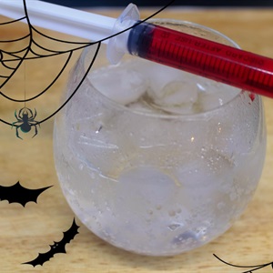 Cocktail máu cho Halloween