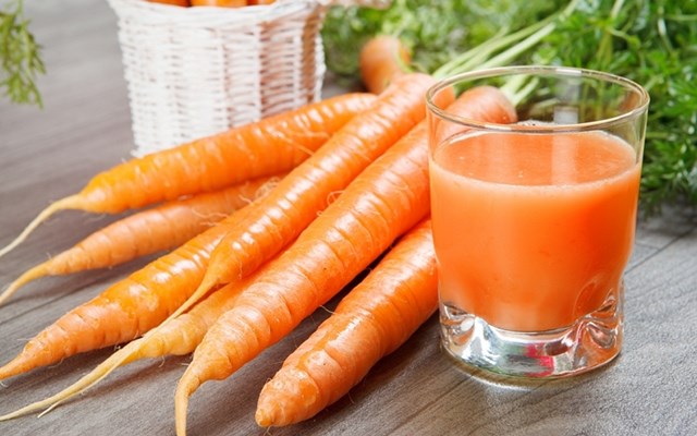 Cách làm nước ép củ cà rốt  