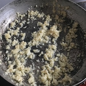 Ốc cà na xào tỏi bơ