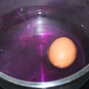 Trứng luộc nhuộm cho giáng sinh