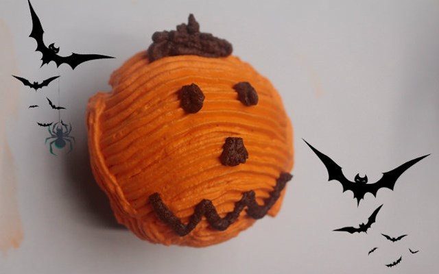 Cách trang trí cupcake bí ngô Halloween  