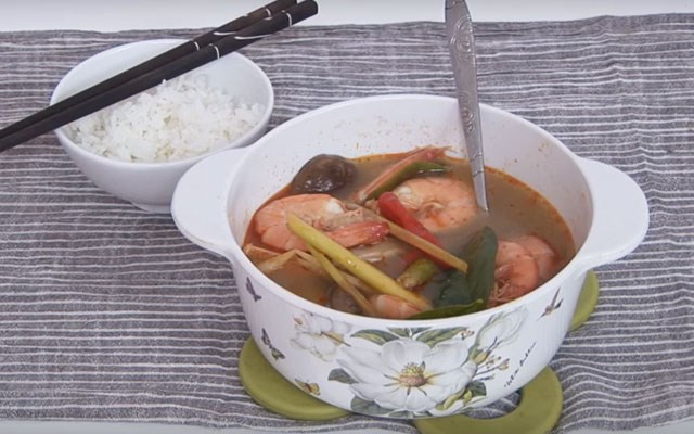Cách làm canh tôm chua cay kiểu Thái  