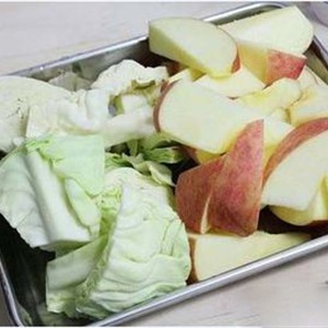 Nước ép táo và bắp cải