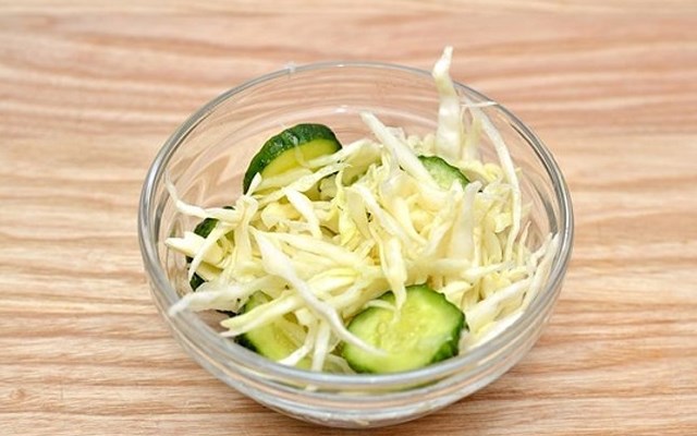 Cách làm salad bắp cải trộn dưa leo  