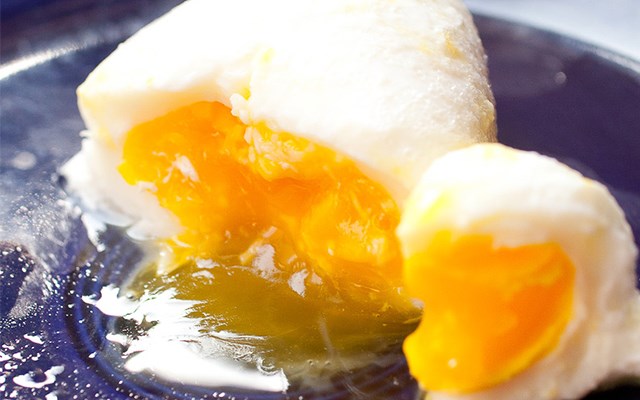 Cách làm trứng tươi nhúng giấm  