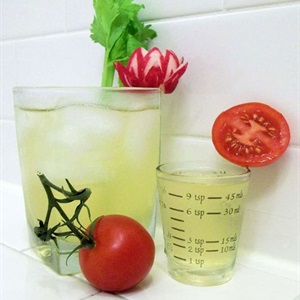 Tự làm nước ép cà chua