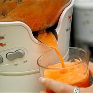 Tự làm nước cà rốt ép