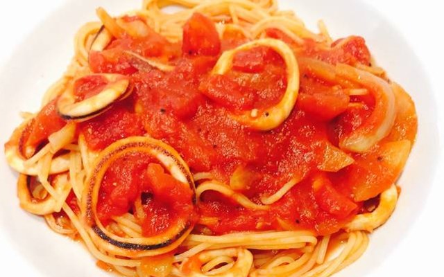 Cách làm pasta xào mực sốt cà chua  