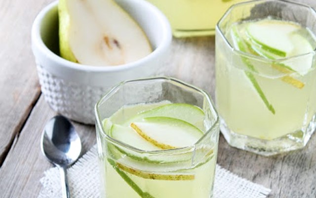 Cách làm cocktail táo lê  