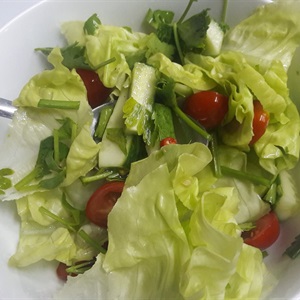 Salad cà chua bi trộn cay