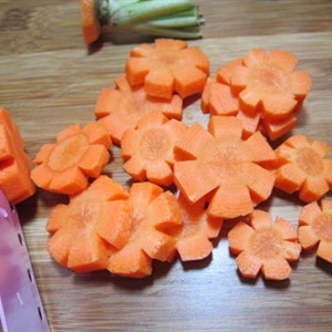 Mứt cà rốt tỉa hoa