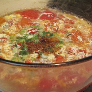Canh trứng nấu cà chua