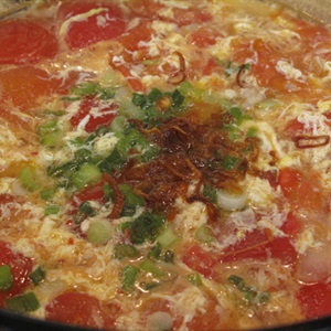 Canh trứng nấu cà chua