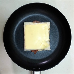 Sandwich cheese và bacon