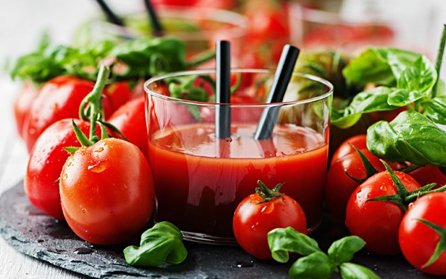 Cách làm nước ép cà chua bằng máy xay sinh tố  